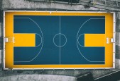 亚博体育app-足篮世界三重奏，绝杀压哨、更衣室风暴与炸裂备战